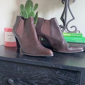 Tahari Brown Booties Heels Leather size 7